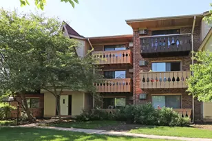 18 Parkside Ct, Vernon Hills, IL 60061 - Photo 1