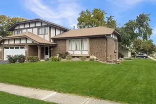 700 W 58th St, Westmont, IL 60559 - Photo 1