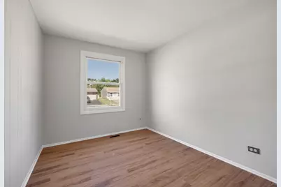 8189 Carlisle Drive, Hanover Park, IL 60133 - Photo 15