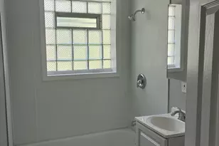 9713 S Oglesby Ave, Chicago, IL 60617 - Photo 3