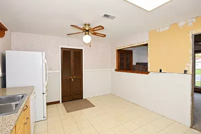 410 Cedarcrest Drive, Streamwood, IL 60107 - Photo 9