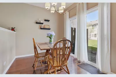 335 Thornwood Way #D, South Elgin, IL 60177 - Photo 5