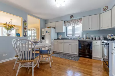 8000 N Oketo Avenue, Niles, IL 60714 - Photo 9