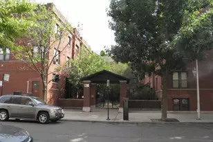 805 W Cornelia Ave, Chicago, IL 60657 - Photo 1