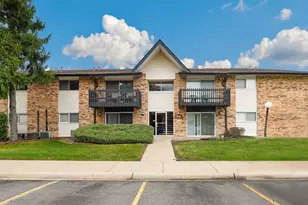 5A Kingery Quarter, Willowbrook, IL 60527 - Photo 1