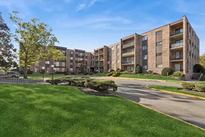 625 W Huntington Commons Road #405, Mount Prospect, IL 60056 - Photo 1
