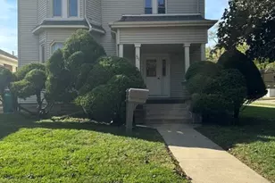 302 S Vermillion St, Streator, IL 60551 - Photo 1