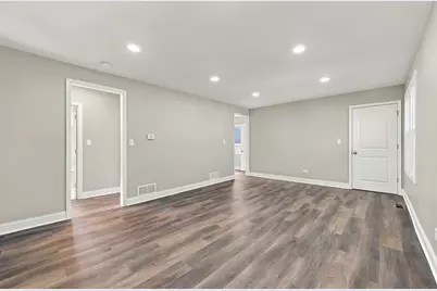 616 Raymond Street, Elgin, IL 60120 - Photo 5