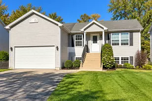 1394 Teakwood Ln, Crystal Lake, IL 60014 - Photo 1