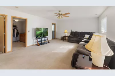 5440 Avalon Lane, Lake in the Hills, IL 60156 - Photo 11