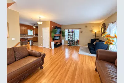 11 Monarch Drive, Streamwood, IL 60107 - Photo 5