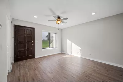 743 E Fullerton Avenue #105, Glendale Heights, IL 60139 - Photo 3