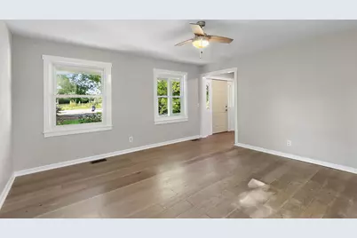 39W255 Fabyan Parkway, Geneva, IL 60134 - Photo 5