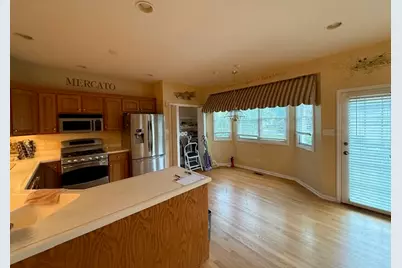 6407 Emerald Court, Willowbrook, IL 60527 - Photo 5