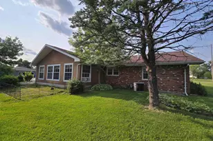 405 Easthaven Dr, Centralia, IL 62801 - Photo 3