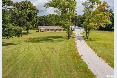 1723 Walnut Hill Road, Centralia, IL 62801 - Photo 5