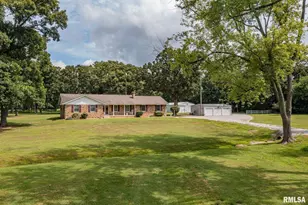 1723 Walnut Hill Rd, Centralia, IL 62801 - Photo 3