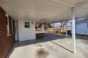 300 N 8th St, Earlville, IL 62932 - Photo 9