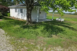 300 N 8th St, Earlville, IL 62932 - Photo 5