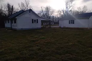 3936 W Sycamore St, Carterville, IL 62918 - Photo 5