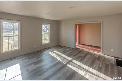 333 N Lakeview Drive, Salem, IL 62881 - Photo 5