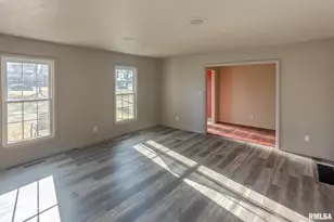 333 N Lakeview Dr, Salem, IL 62881 - Photo 5