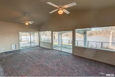 333 N Lakeview Drive, Salem, IL 62881 - Photo 19