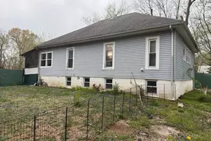 315 W Furlong St, Carrier Mills, IL 62917 - Photo 11