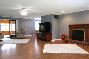 1253 County Rd 800 E, Carmi, IL 62821 - Photo 5