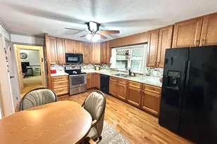 1 Estate Dr, Centralia, IL 62801 - Photo 9