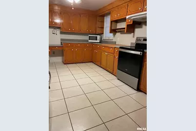 901 W Elm Street, Carmi, IL 62821 - Photo 5