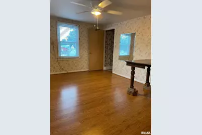 901 W Elm Street, Carmi, IL 62821 - Photo 3