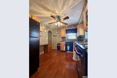 215 S Jackson Street, Harrisburg, IL 62946 - Photo 5