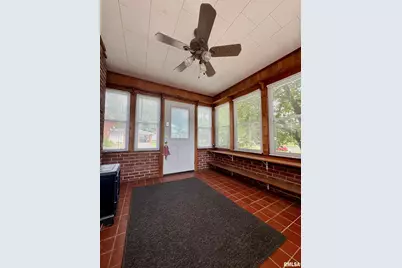 215 S Jackson Street, Harrisburg, IL 62946 - Photo 9