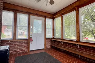 215 S Jackson St, Harrisburg, IL 62946 - Photo 9