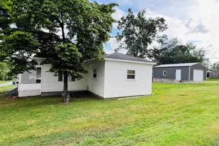 2417 1st St, Eldorado, IL 62930 - Photo 3