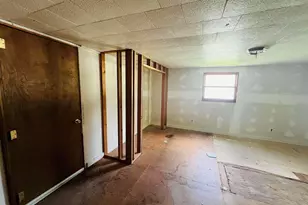 2417 1st St, Eldorado, IL 62930 - Photo 13