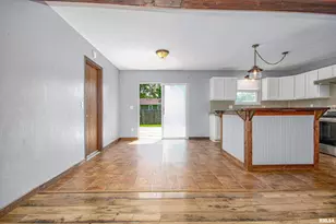 518 Roddy Rd, Salem, IL 62881 - Photo 7