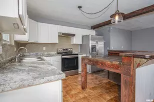 518 Roddy Rd, Salem, IL 62881 - Photo 9