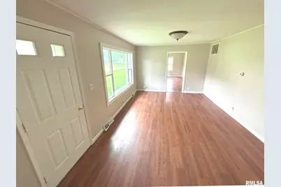 145 Hickory, Salem, IL 62881 - Photo 3