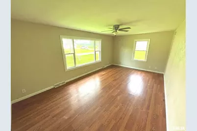 145 Hickory, Salem, IL 62881 - Photo 5