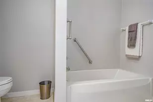 111 Hawthorn Estates Rd, Salem, IL 62881 - Photo 11