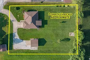 111 Hawthorn Estates Rd, Salem, IL 62881 - Photo 3