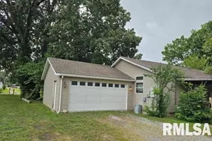 614 W College St St, Harrisburg, IL 62946 - Photo 3