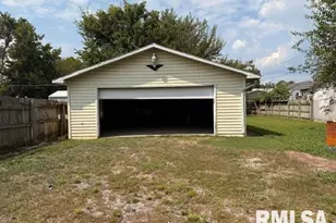 210 W Lincoln St, Harrisburg, IL 62946 - Photo 3