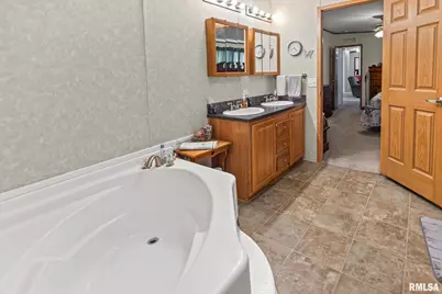 1111 S Jefferson Street, Salem, IL 62881 - Photo 29