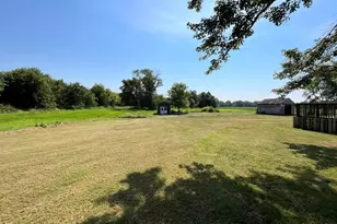 7106 Krutsinger Rd, Kinmundy, IL 62854 - Photo 15