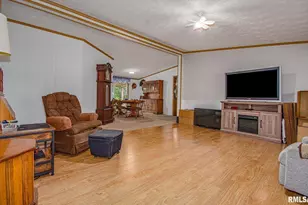 16807 Kendall Rd, Salem, IL 62864 - Photo 3