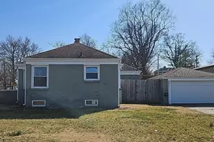 200 W Delaware St, Fairfield, IL 62837 - Photo 3