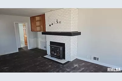 200 W Delaware Street, Fairfield, IL 62837 - Photo 13